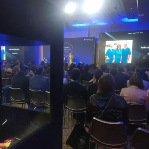 Imagem de pessoas no evento Summit Bodytite