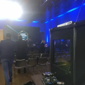 Imagem de algumas pessoas no evento Summit Bodytite
