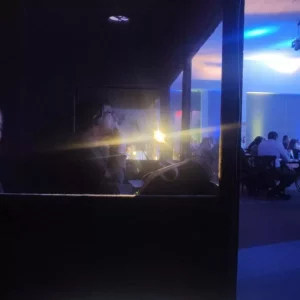 Imagem de uma cabine de tradução simultùnea