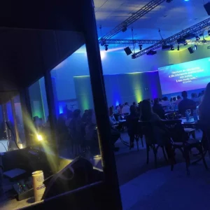 Imagem da cabine de tradução usada no evento Ball Brasil