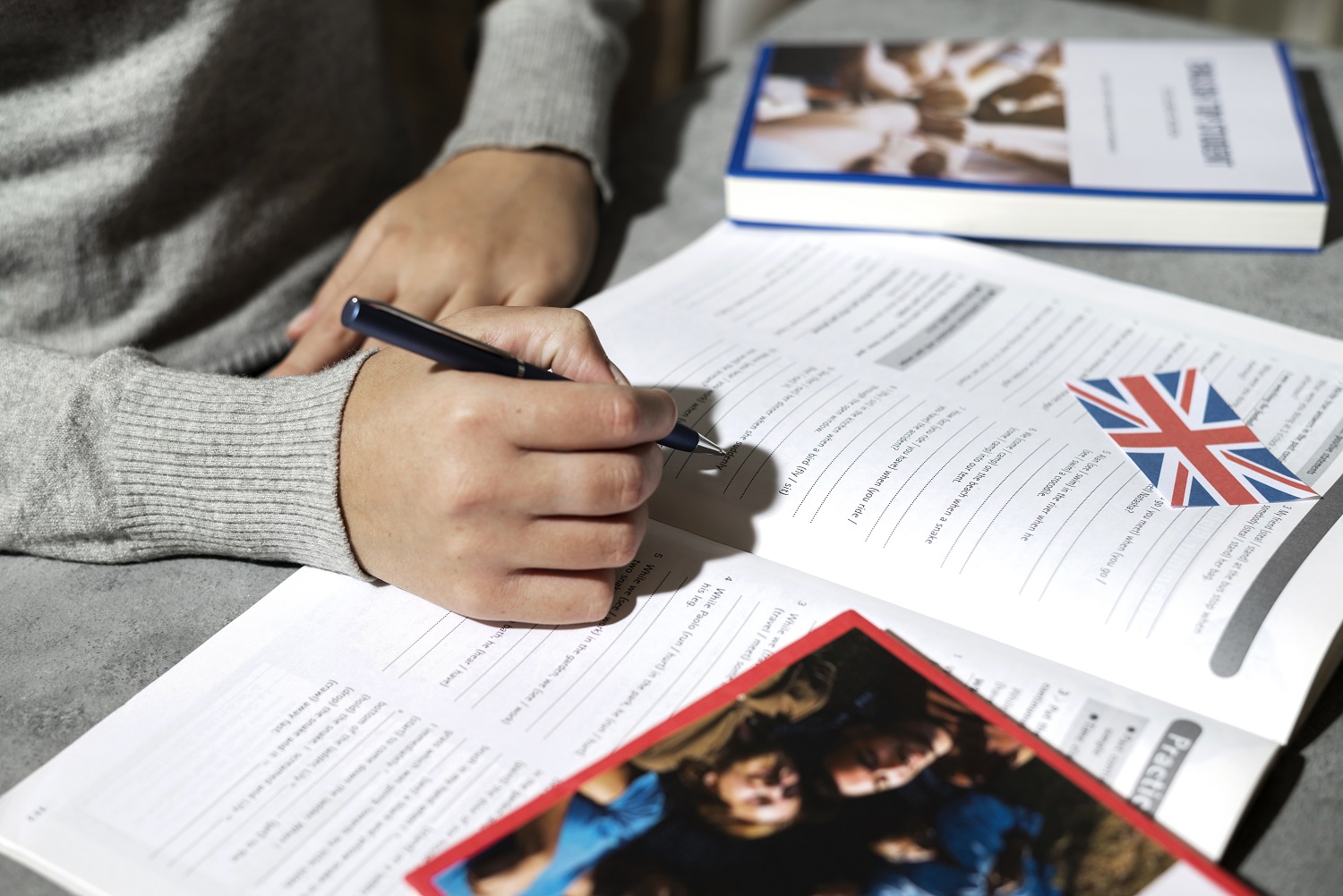 tradução de português para o inglês pf pra me entregar amanhã essa