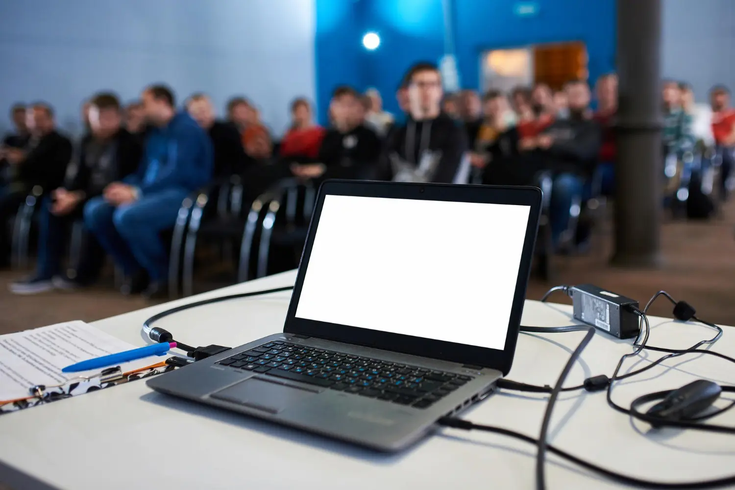 Pessoas reunidas no treinamento para novas soluções