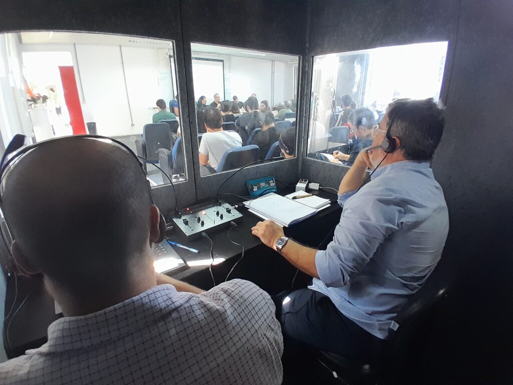 pessoas no evento da universidade federal fluminense