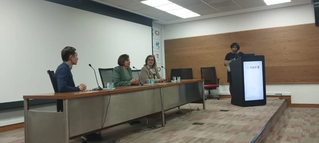 reunião enfermagem com tradução simultânea