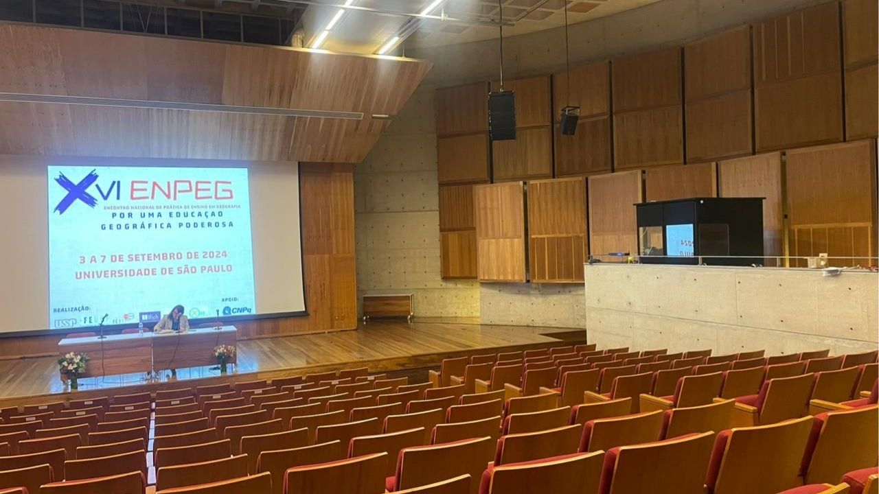 teatro onde ocorreu o Encontro Nacional de Prática de Ensino de Geografia