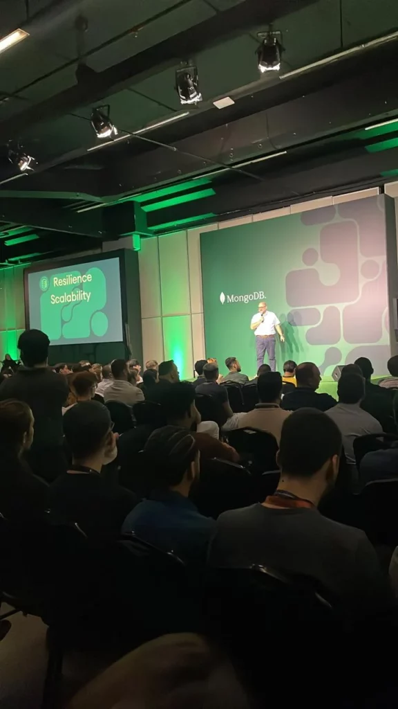 pessoa falando sobre o MongoDB
